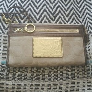 Coach wrislet in good condition